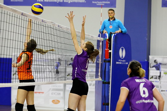 Kadın Voleybol Takımımız Final için sahada.