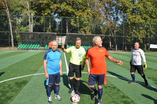 Emeklilerimiz futbol için sahadaydı!