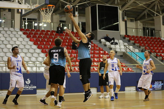 İstanbul Erkek Basketbol takımımız CBL sezonuna hızlı bir yaptı.