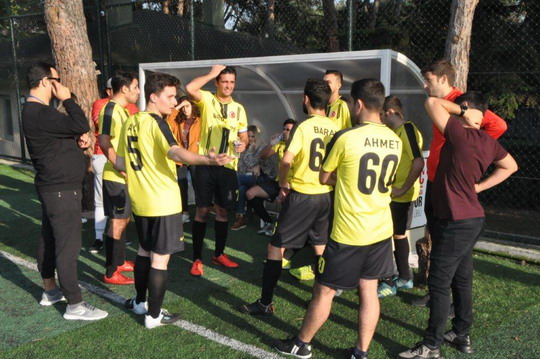 BizClub İstanbul Futbol Turnuvasında Final Heyecanı