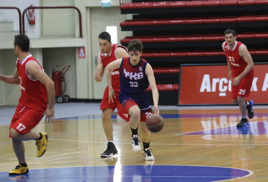 Erkek Basketbol Takımımız bronz madalyaya uzandı, ama erişemedi ...