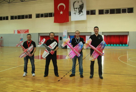 RC Modelcilik Takımımız THSF Indoor Funfly Model Uçak Yarışması’ndan 2 kupayla döndü.