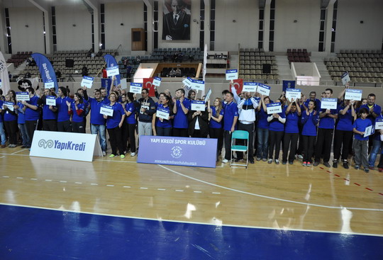 Yapı Kredi Bölge Spor Şenliği’nin 13'üncüsü İzmir'deydi...