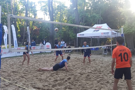 İstanbul Bölge Plaj Voleybolu Takımımız şampiyon oldu!