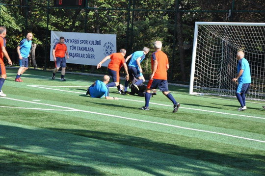 Emeklilerimiz futbol için sahadaydı!