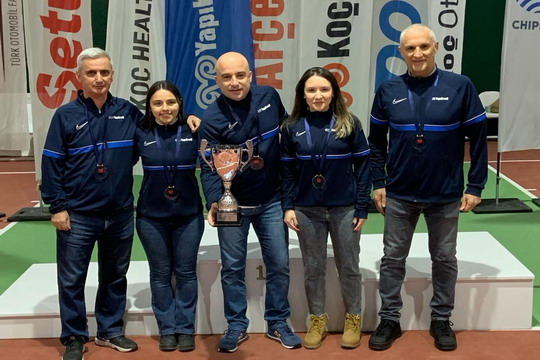 Tenis takımı sporcularımız 12. Koç Topluluğu Şirketleri Tenis Ligi’ni şampiyon olarak tamamladı.