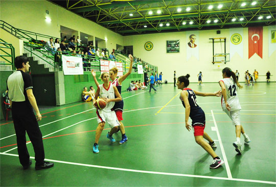 Yapı Kredi Bayan Basketbol Takımı Hardline  Şirketler Kadınlar Basketbol Ligi’nde...