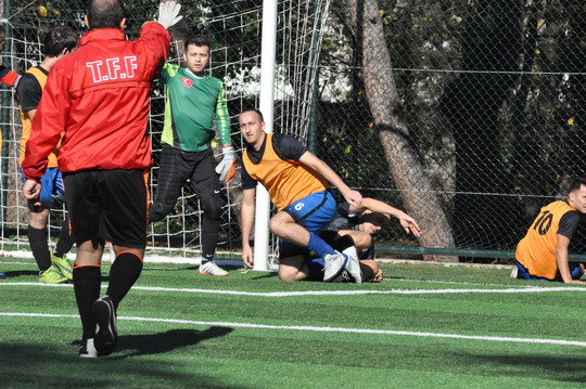 Futbol Turnuvası’nda ikinci tur karşılaşmaları kıyasaya mücadelelerle devam ediyor.