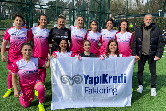Yapı Kredi Faktoring Kadın Futbol takımımız yeşil sahalara adımını attı...