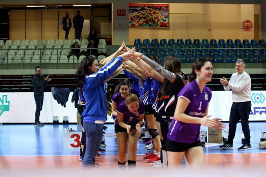 Kadın Voleybol Takımımız Bir Kez Daha Şampiyon...