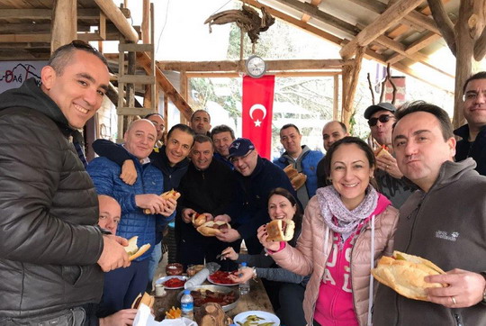 Yapı Kredi Spor Kulübü olarak yürüyüş sezonumuzu, Perakende Bankacılık Satış Yönetimi Başkanımız Zafer Eren ve kendisine bağlı Bölge Müdürlerimizle açtık.