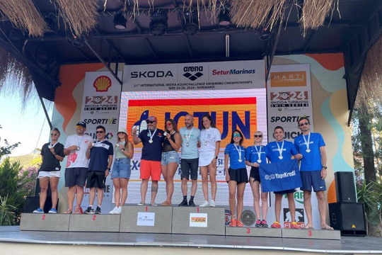Yüzme takımı sporcularımız Marmaris AquaChallenge yüzme yarışlarından toplam 17 madalya ile döndü!