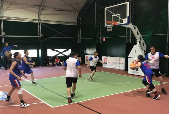 Kadın Basketbol Takımımız Koç Topluluğu Spor Şenliği Basketbol Turnuvası açılış gününde iki maça çıktı...