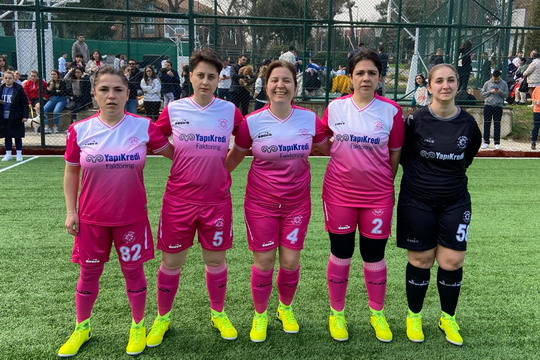 Yapı Kredi Faktoring Kadın Futbol takımımız yeşil sahalara adımını attı...