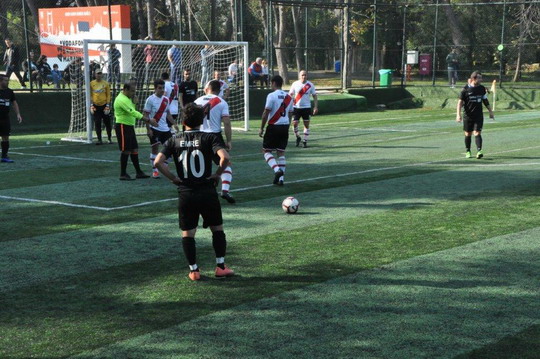 BizClub İstanbul Futbol Turnuvasında Final Heyecanı