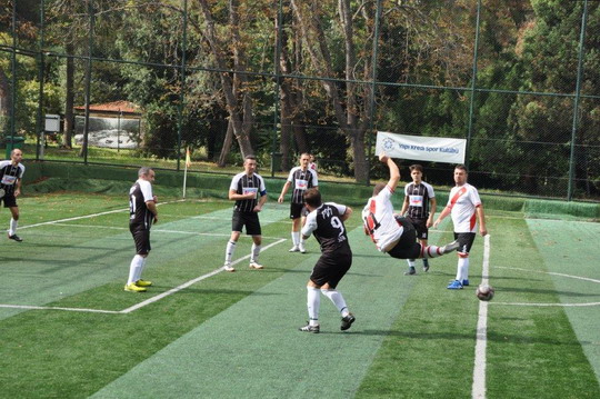 BizClub Futbol Turnuvasında ilk aşama grupları tamamlandı.