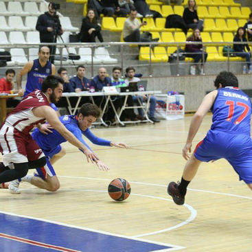 Yapı Kredi Erkek Basketbol Takımımız mücadele ettiği iki turnuvada Çeyrek Finale yükseldi.