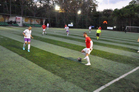 BizClub Futbol Turnuvasında ilk aşama grupları tamamlandı.