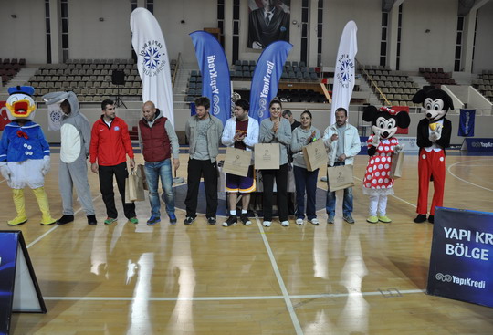 Yapı Kredi Bölge Spor Şenliği’nin 13'üncüsü İzmir'deydi...