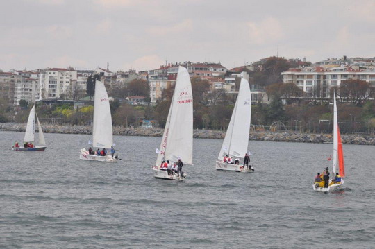 Koç Topluluğu 28. Spor Şenliği Yelken Yarışları Kalamış Setur Marina’da gerçekleştirildi.