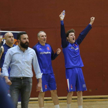 Yapı Kredi Erkek Basketbol Takımımız mücadele ettiği iki turnuvada Çeyrek Finale yükseldi.
