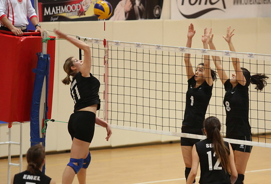 Bayan Voleybol Takımımız tam yol ilerliyor...