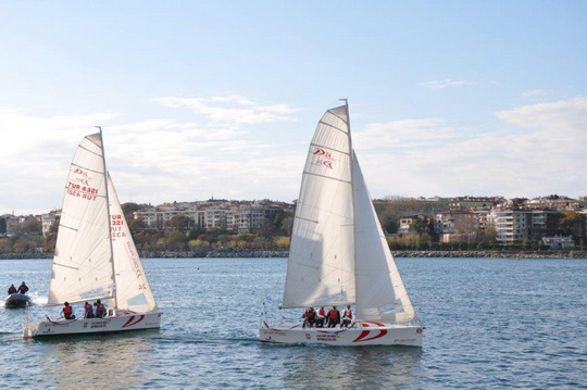 Koç Topluluğu 28. Spor Şenliği Yelken Yarışları Kalamış Setur Marina’da gerçekleştirildi.