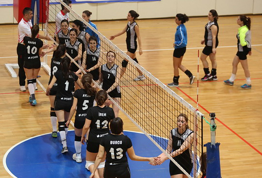 Bayan Voleybol Takımımız tam yol ilerliyor...