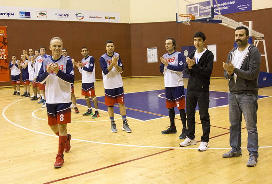Erkek Basketbol Takımımız CBL Şampiyonunu salladı ama deviremedi...