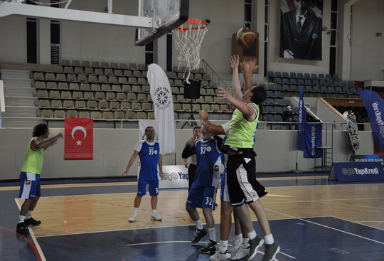Yapı Kredi Bölge Spor Şenliği’nin 13'üncüsü İzmir'deydi...