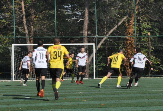 BizClub İstanbul Futbol Turnuvasında Final Heyecanı