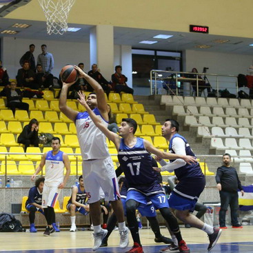 Yapı Kredi Erkek Basketbol Takımı, CBL - G grubunda lider koltuğuna oturdu.