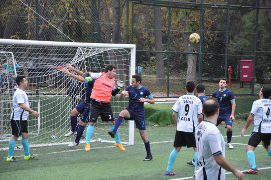 Futbol Turnuvası’nda ikinci tur karşılaşmaları kıyasaya mücadelelerle devam ediyor.