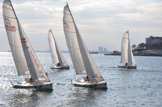 Koç Topluluğu 28. Spor Şenliği Yelken Yarışları Kalamış Setur Marina’da gerçekleştirildi.