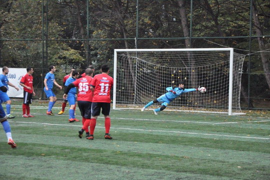 Futbol turnuvasında gruplardaki sıralamalar netleşiyor.