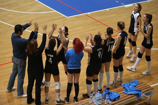 Bayan Voleybol Takımımız Fonex Şirketler Voleybol Ligi’nde ikinci galibiyetini aldı!