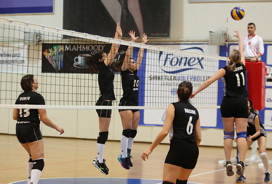 Bayan Voleybol Takımımız tam yol ilerliyor...