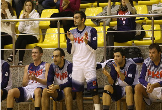 Üçüncü galibiyetini alan Yapı Kredi Erkek Basketbol Takımı, Grubundaki son maça Grup lideri olarak çıkacak...