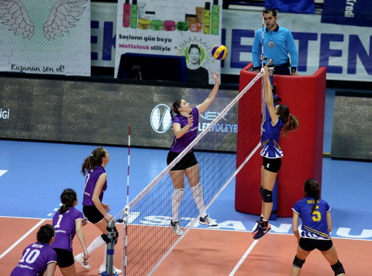 Kadın Voleybol Takımımız Bir Kez Daha Şampiyon...