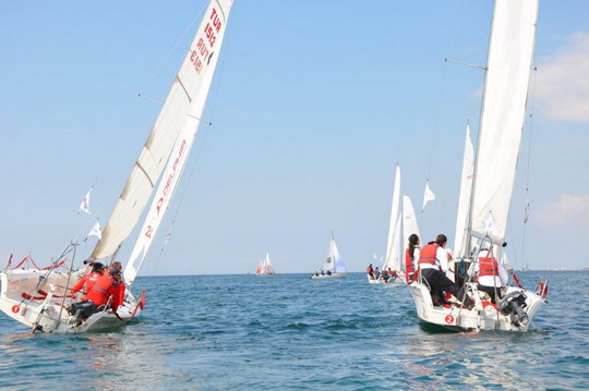 Koç Topluluğu 28. Spor Şenliği Yelken Yarışları Kalamış Setur Marina’da gerçekleştirildi.