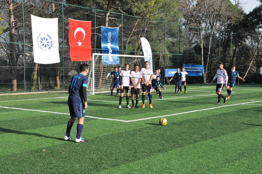 Futbol Turnuvası Şampiyonu Bilişim Teknolojileri ve Operasyon Yönetimi Takımı!