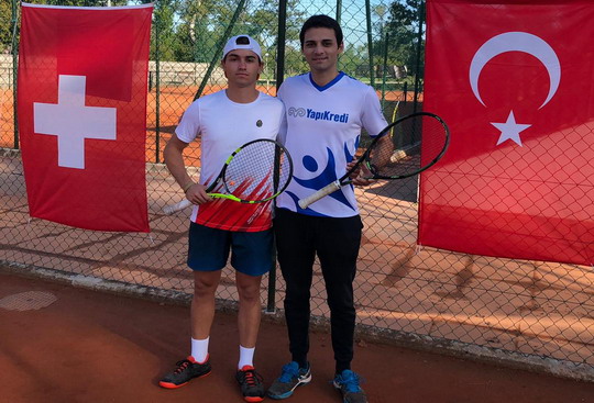 Teniste büyük başarı