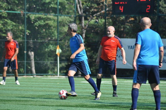 Emeklilerimiz futbol için sahadaydı!