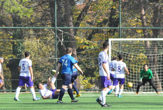 Futbol Turnuvası’nda ikinci tur karşılaşmaları kıyasaya mücadelelerle devam ediyor.