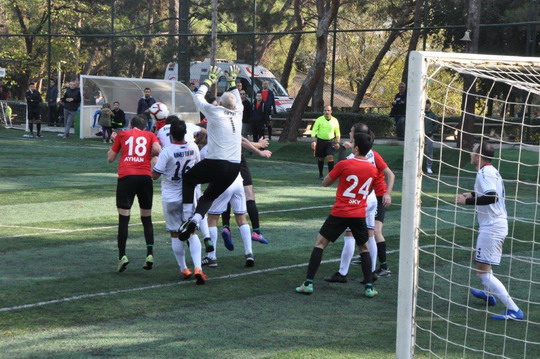BizClub İstanbul Futbol Turnuvasında Final Heyecanı