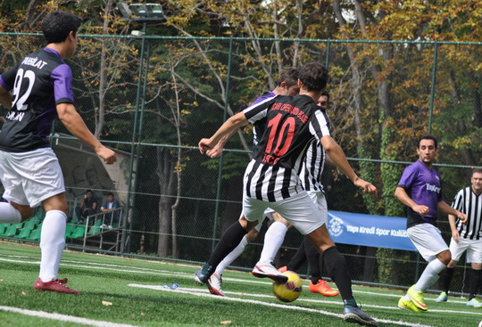 Yapı Kredi 2016 Yılı İstanbul Bölge Futbol Turnuvası ilk hafta karşılaşmalarıyla başladı.