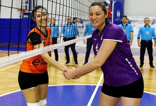 Kadın Voleybol Takımımız Final için sahada.