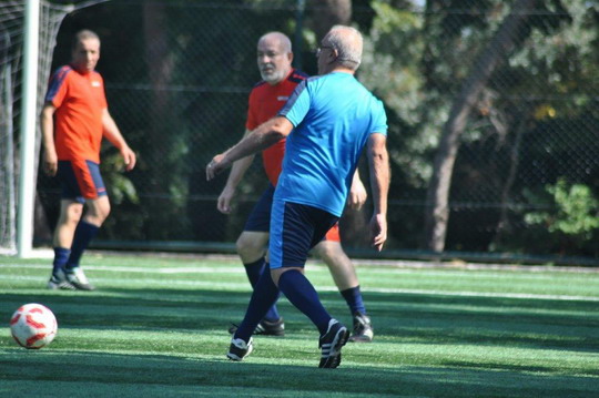 Emeklilerimiz futbol için sahadaydı!