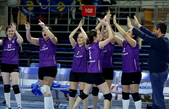 Kadın Voleybol Takımımız Bir Kez Daha Şampiyon...
