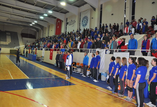 Yapı Kredi Bölge Spor Şenliği’nin 13'üncüsü İzmir'deydi...